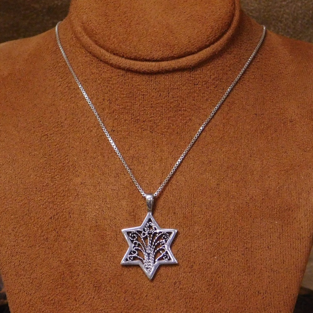 Beautiful Vintage Sterling Silver Filigree Star of David  Pendant.